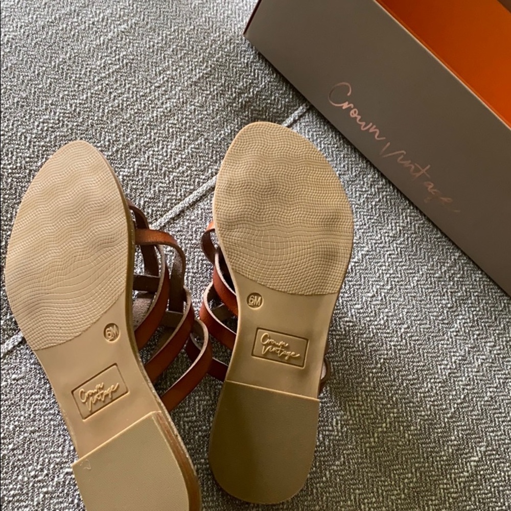 New! Adorable Crown Vintage Leather Sandals. - Picture 3 of 3